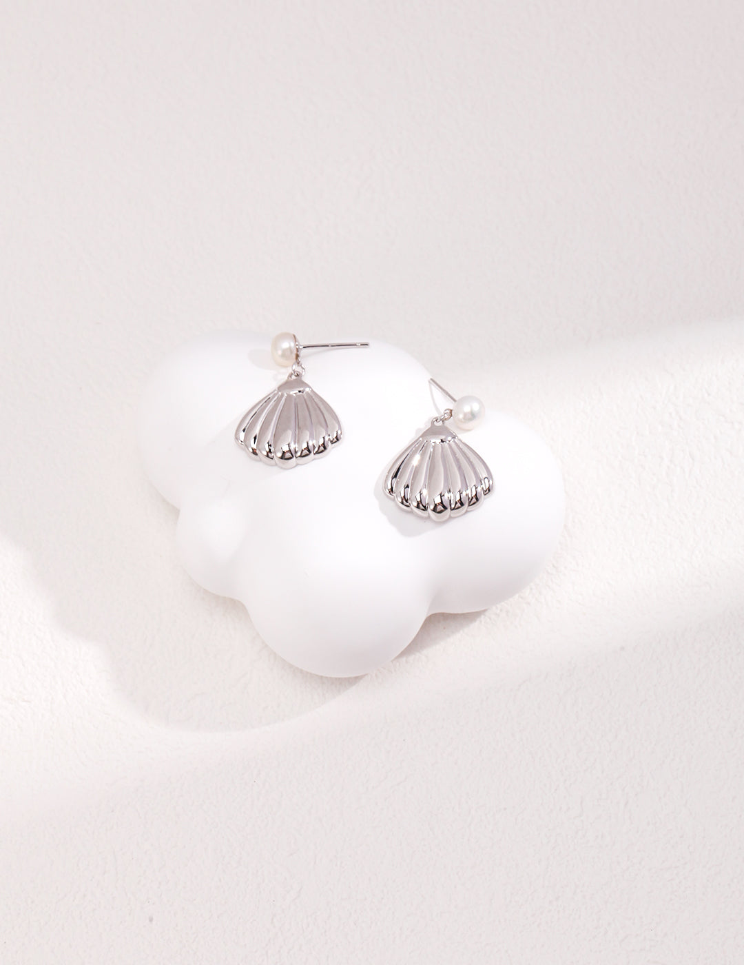 STERLING SILVER SHELL SHAPED NATURAL PEARL EARRINGS