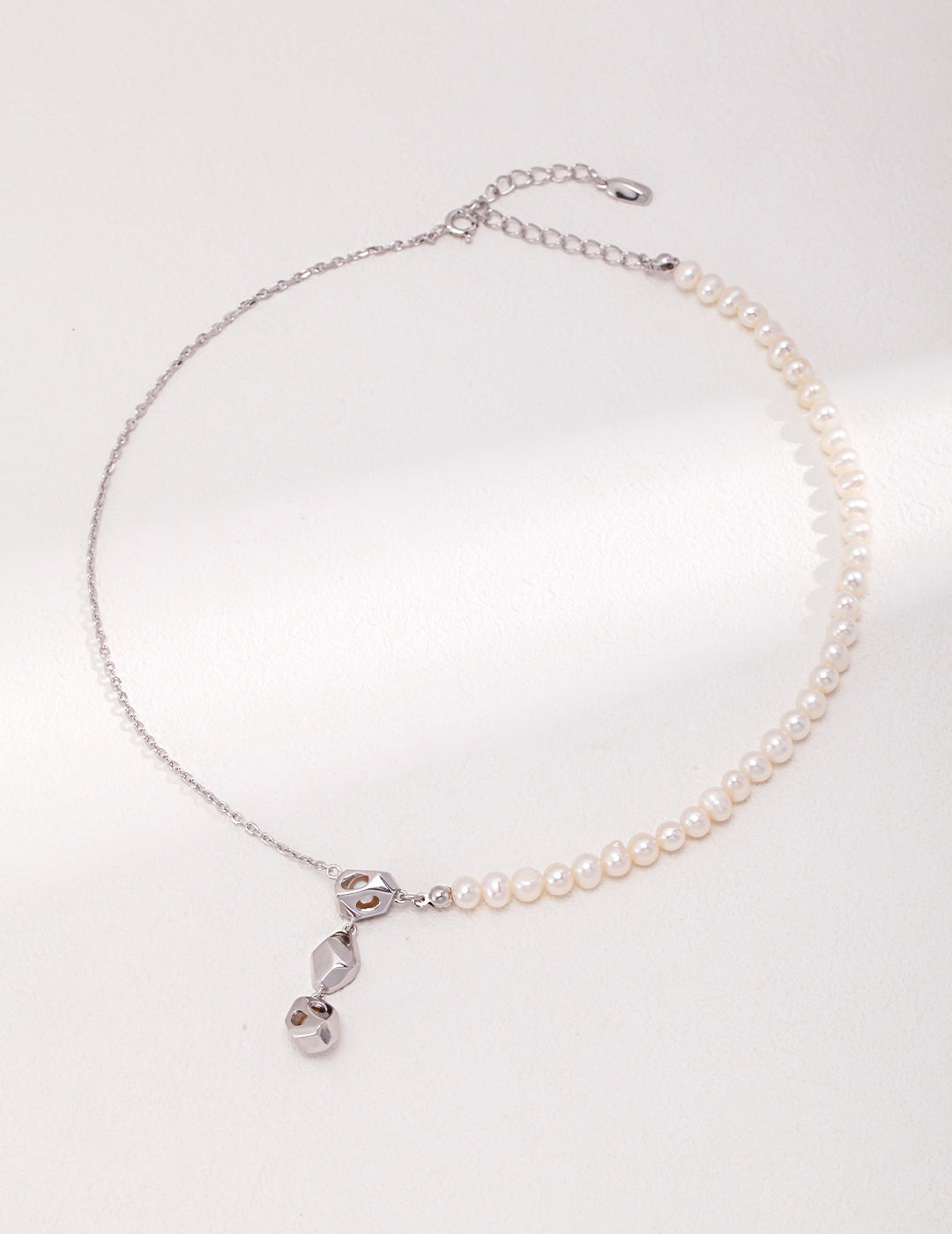 STERLING SILVER AB GEOMETRIC DESIGN NATURAL PEARL NECKLACE